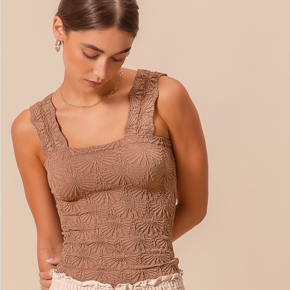 Floral Seamless Cami in Coffee